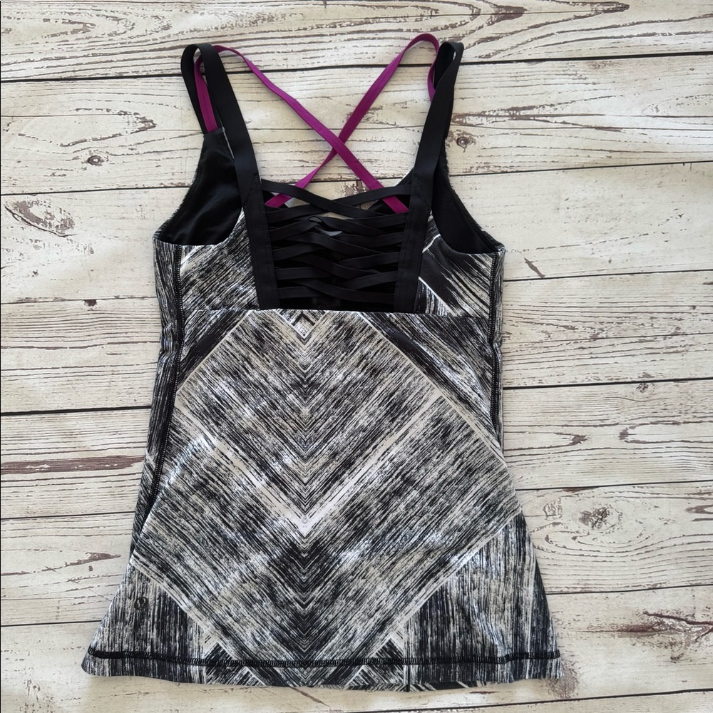 Lululemon size M sports tank